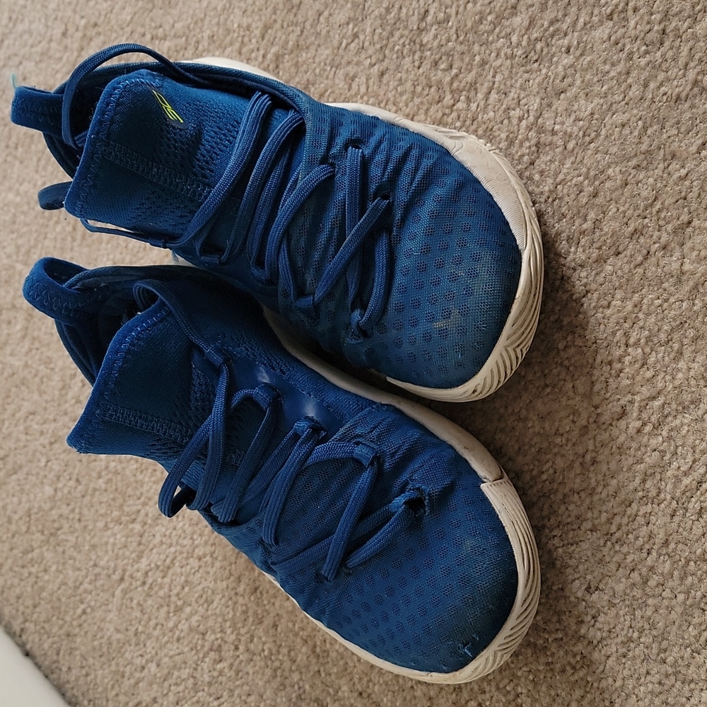 Under amour kids shoes size 12